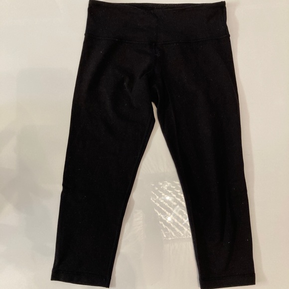 Lululemon women’s cropped pants - Picture 1 of 2
